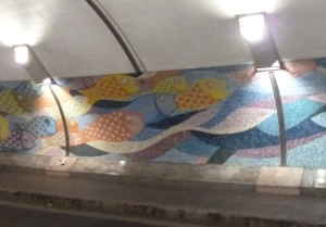 モザイク壁画は地元の美術大学のボランティアによって制作されました～瀬田アートトンネル／多摩川散歩