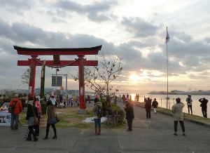 東京湾に昇る初日／羽田　平和の大鳥居で迎える「初日の出」／多摩川散歩